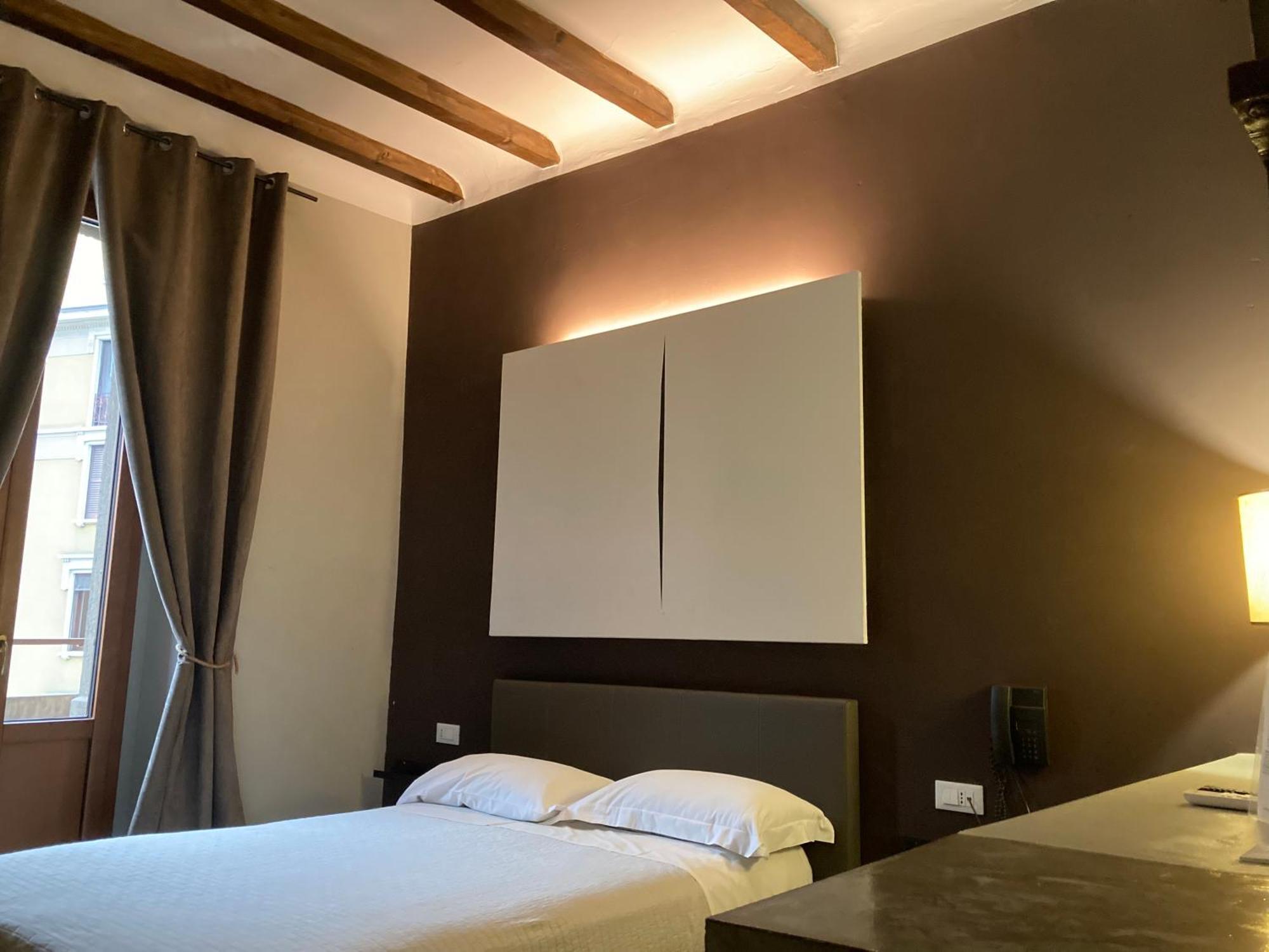 Hotel Calypso Milan Exterior photo